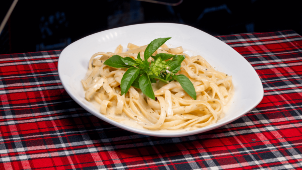 Pasta con albahaca – Pizza Rock Saltillo